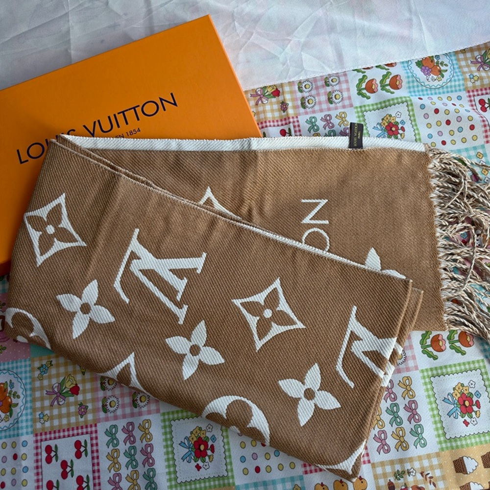 Louis Vuitton Cashmere Tassel Scarf